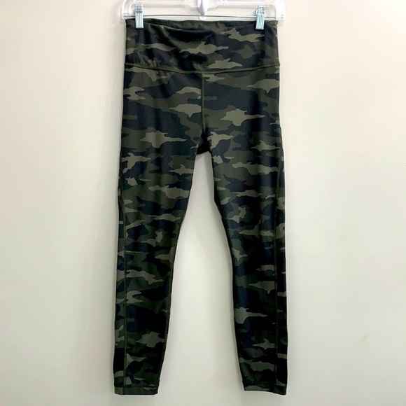 Athleta Women's Ultimate Stash Pocket Camo 7/8 Tight - Picture 3 of 6